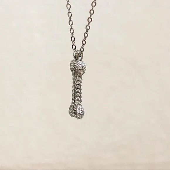 ✨ cute sparkly all clear stones bone 🦴 necklace - Picture 4 of 10